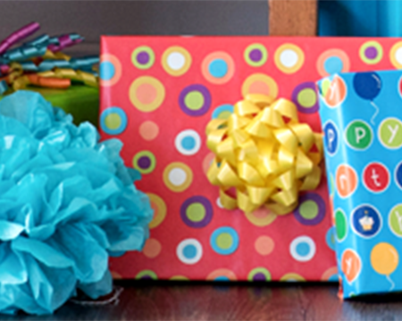 Paper plates and colorful party napkins